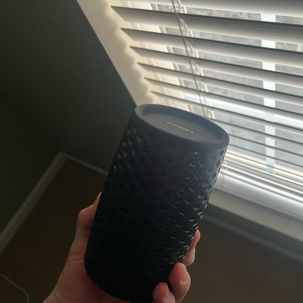 iHome Black Portable Speaker - Picture 2 of 4